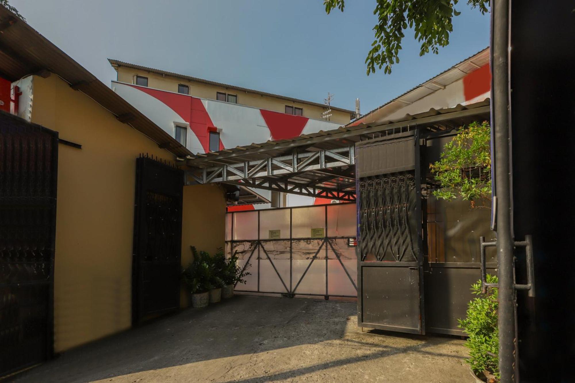 OYO 866 Idola Residence Jacarta Exterior foto